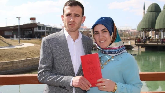 Normalleşme sürecinin ilk gününde çiftlerin nikah sevinci