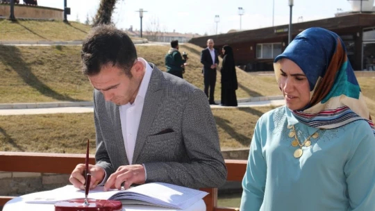 Normalleşme sürecinin ilk gününde çiftlerin nikah sevinci