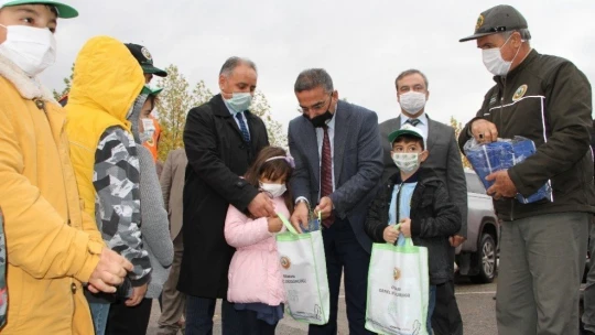 Öğrenciler, 760 bin tohumu toprakla buluşturacak