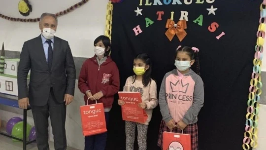 Öğrenciler atık malzemelerden eser yaptı, sergi açıldı