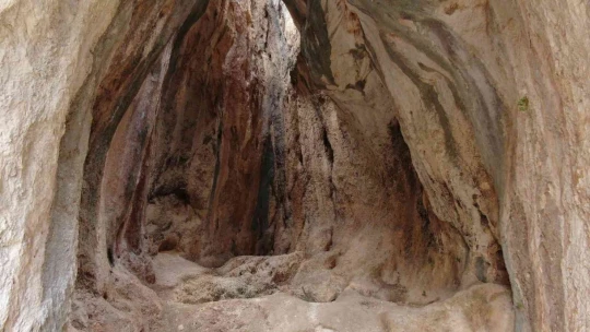 Ölbe vadisi ve Deve Mağarası turizme kazandırılmayı bekliyor