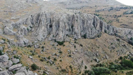 Ölbe vadisi ve Deve Mağarası turizme kazandırılmayı bekliyor