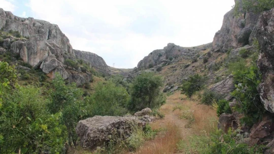 Ölbe vadisi ve Deve Mağarası turizme kazandırılmayı bekliyor