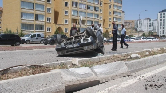 Otomobil takla attı: 2 yaralı
