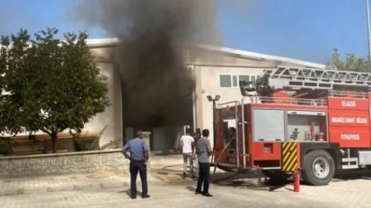 Pano fabrikasındaki yangın korkuttu