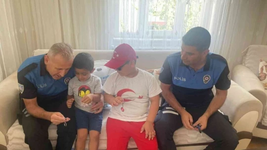 Polis ekipleri engelli ve özel çocukları sevindirdi