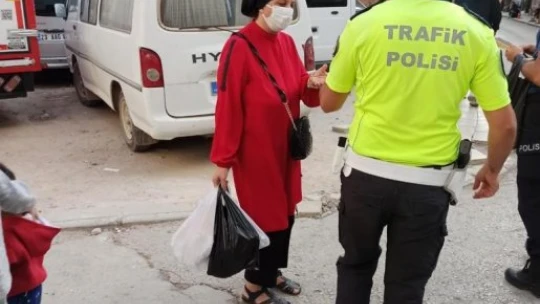 Polis ekipleri vatandaşlara KADES'i anlattı
