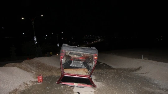 Refüje çarpan otomobil takla attı, sürücü yaralı kurtuldu