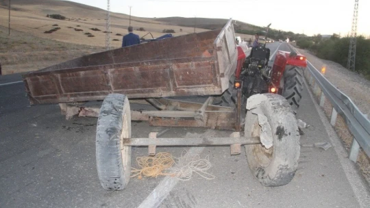 Römorka çarpan otomobil hurdaya döndü: 1 ağır yaralı