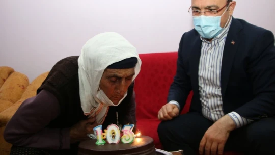 Şahine nine 103 yaşına girdi, ilk defa doğum günü kutladı, ilk defa vali gördü
