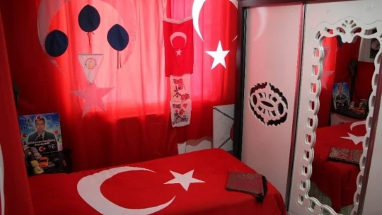 Şehit ailesi oğullarından kalan hatıraların kokusuyla yaşıyor