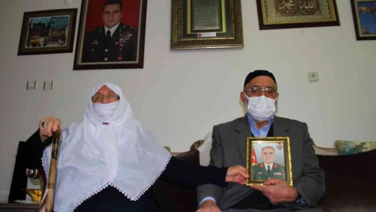 Şehit Korgeneral Osman Erbaş'ın hediyesine gözü gibi bakıyor