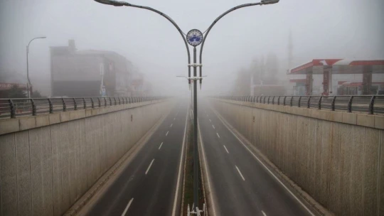 Sessizliğe bürünen Elazığ, sisle kayboldu