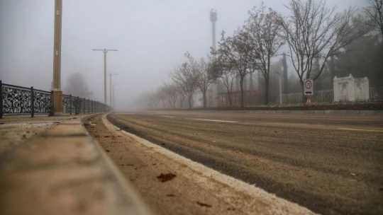 Sessizliğe bürünen Elazığ, sisle kayboldu