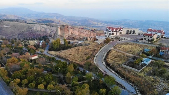 Sessizliğe bürünen medeniyetler beşiği Harput'ta sonbahar güzelliği