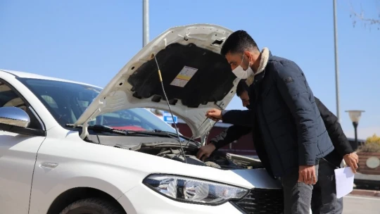 Sıfır aldığı otomobil ayıplı çıktı, hukuk mücadelesini kazandı ama yine sonuç alamadı