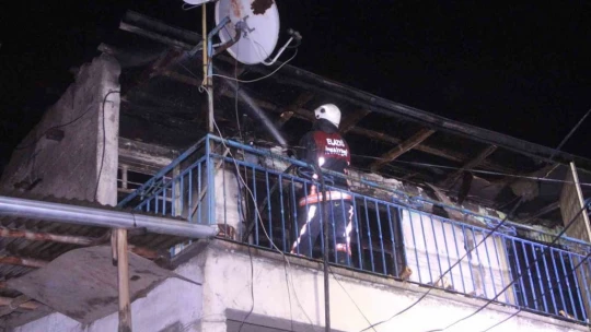 Soba Bomba Gibi Patladı, Ev Kısmen Çöktü 2 Yaralı