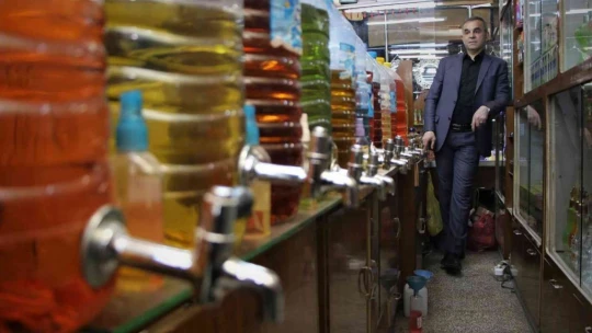 Tarih kokan kolonya dükkanında 41 yıldır Türkiye'ye koku üretiyor