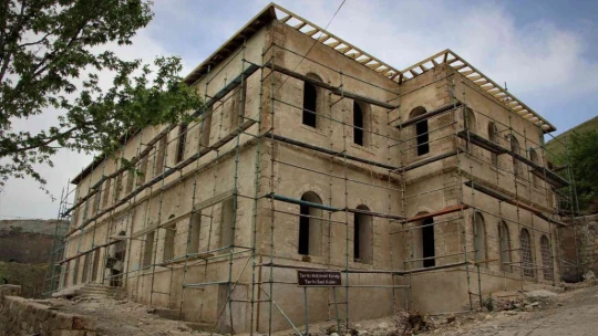 Tarihi Maden Hükümet Konağının restorasyon çalışmaları devam ediyor