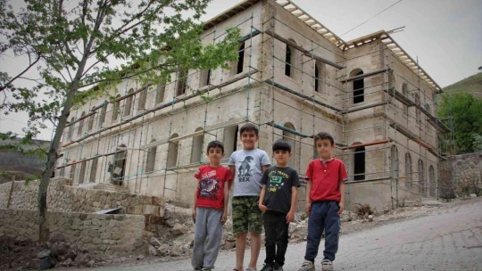 Tarihi Maden Hükümet Konağının restorasyon çalışmaları devam ediyor