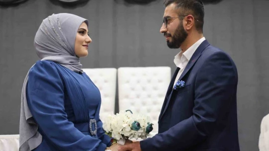 Tarihten habersiz nikah kıydılar, günü öğrencince şoke oldular
