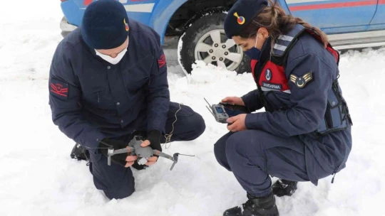 Sivrice'de Tipi Yolu Kapattı, Jandarma Ekipleri Hastaya İlacını Drone İle Ulaştırdı