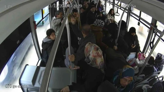 Trafik kazasını görüp bayılan kadını, otobüs şoförü hastaneye yetiştirdi