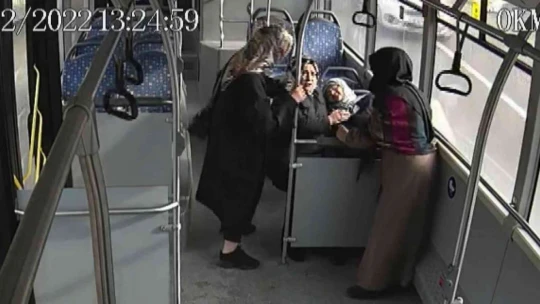 Trafik kazasını görüp bayılan kadını, otobüs şoförü hastaneye yetiştirdi