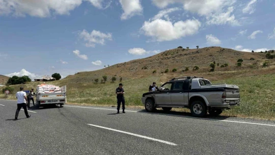 Transit ile pikap çarpıştı: 2 yaralı