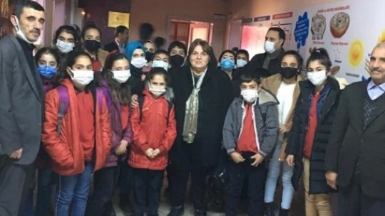 TTKD'den 60. Yıl Akçakiraz İlköğretim Okuluna kütüphane desteği