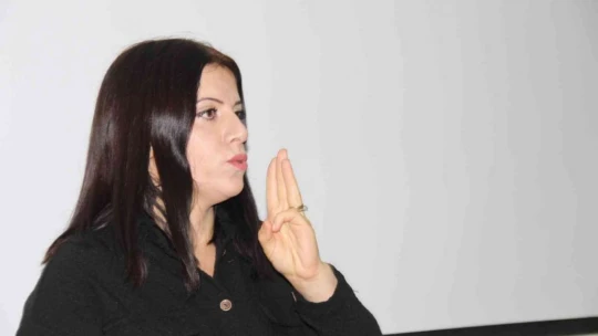 Türkiye'de ilk defa iletişim fakültesinde işaret dili eğitimi verildi