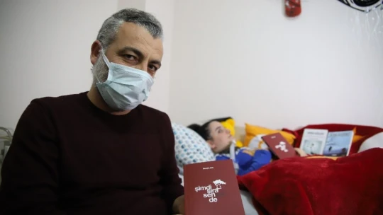 Üç makineye bağlı yaşayan Nurçin, tek parmağı ile 3'üncü kitabını çıkardı