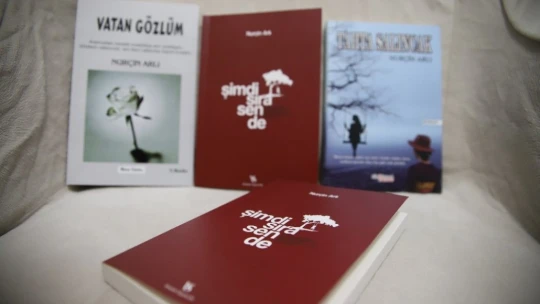Üç makineye bağlı yaşayan Nurçin, tek parmağı ile 3'üncü kitabını çıkardı