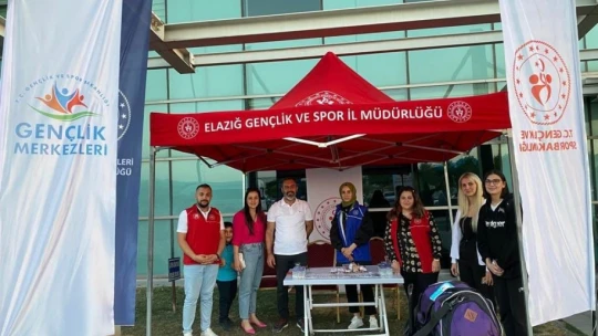 Üniversite öğrencileri, otogar ve havalimanında karşılandı