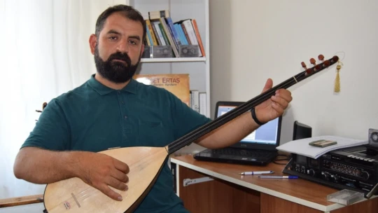 Aygün Çam, Unutulmaya Yüz Tutan Deyiş ve Türküleri Kayıt Altına Alıyor
