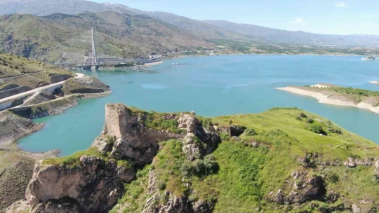 Baskil'de Bulunan Urartuların Batıdaki Son Kalesi Tomisa, Zamana Direniyor