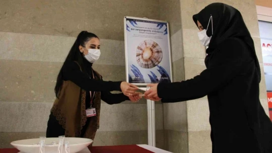 Uzmanlar ebeveynleri uyardı: ''Süt dişleri, daimi dişler için rehber görevi görür''