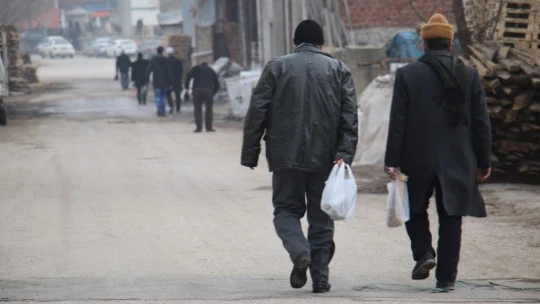 Vaka sayısı yüzde 70 düşen Elazığ'da vatandaşlar Cuma namazı için dışarı çıktı