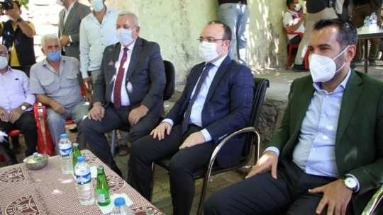 Vali Erkaya Yırık, 'Bakanlıklarımız hizmetleri esirgemiyor'