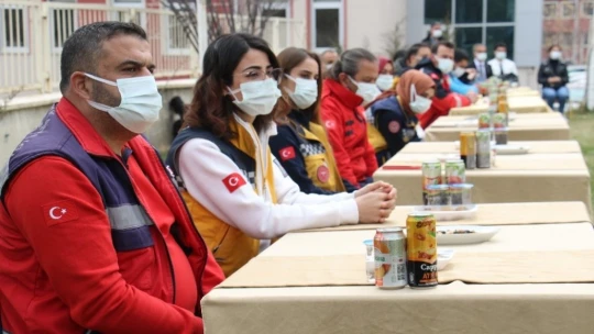 Vali Erkaya Yırık, 'Sizlerin vefakarlığı olmasaydı tablomuz daha ağır olabilirdi'