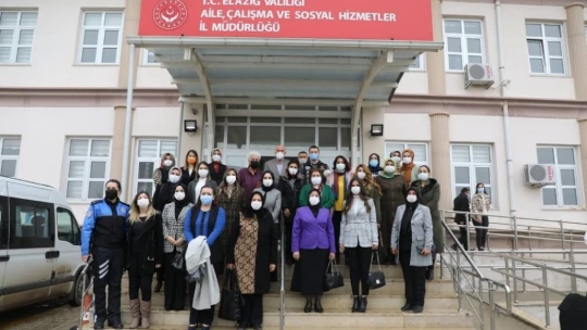 Vali Erkaya Yırık'ın eşi Ayşe Yırık:' Uyuşturucuyla mücadele de en büyük görev anneye düşüyor'