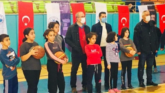 Vali Toraman, spor tesislerini inceledi