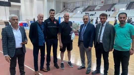 Vali Toraman ve Rektör Göktaş milli takım ile bir araya geldi