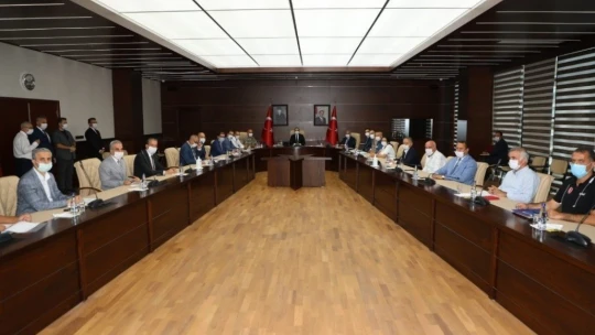 Vali Yırık, 'Tedbiri kesinlikle elden bırakmamak gerekiyor'