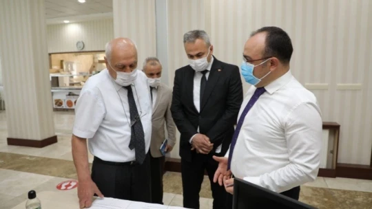 Vali Yırık denetimde, vatandaşın işinin hızlı ilerlemesi için talimat verdi