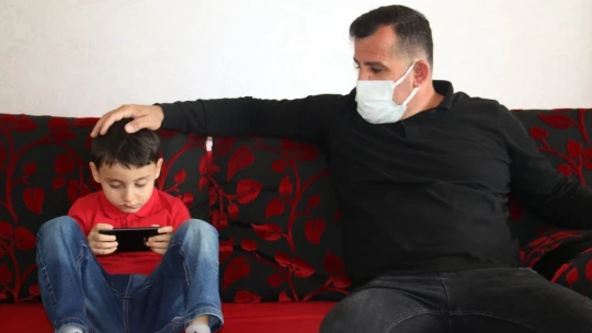 Virüsten aynı aileden 5 kişi 20 gün içinde vefat etti, çocukları herkesi uyardı