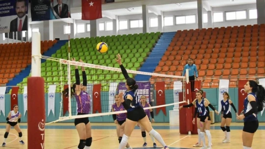 Voleybol 2. Lig: Elazığ Belediyesi Voleybol: 3 - Lice Gençlikspor: 0