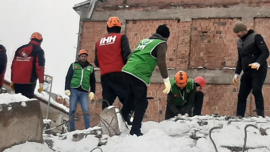 İHH Elazığ İnsani Yardım Derneği Deprem Bölgesinde