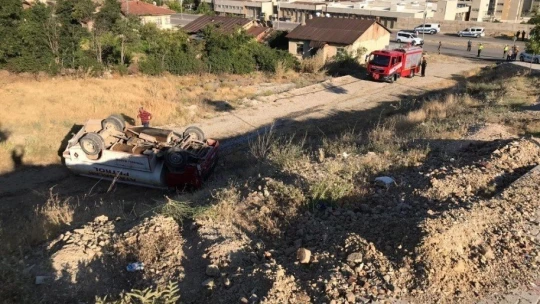 Yakıt tankeri devrildi, facianın eşiğinden dönüldü