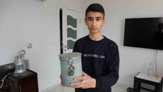 Yaşları küçük ama gönülleri büyük, kumbaralarını depremzedeler için bağışladılar